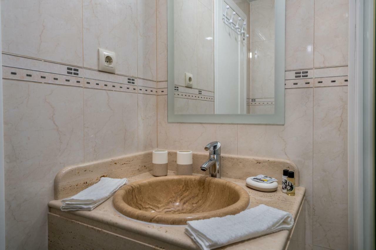 Carob Apartment - By Mayoral Olhos de Agua  Ngoại thất bức ảnh