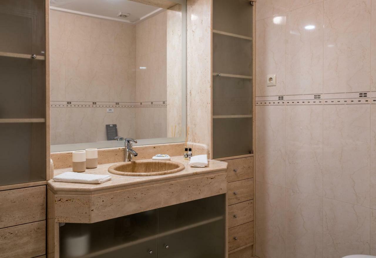 Carob Apartment - By Mayoral Olhos de Agua  Ngoại thất bức ảnh